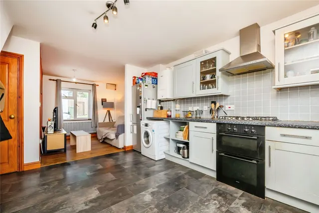 Enfield Road, Hunt End, B97, photo 3