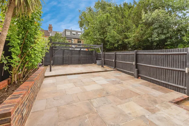 Percy Road, London, photo 1
