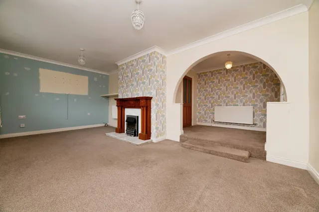 Photo 2 — Windsor Avenue, Anlaby, Hull