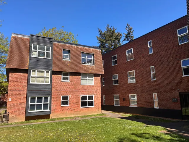 Photo 2 — Windsor Close, Bovingdon, Hemel Hempstead, HP3 0QU