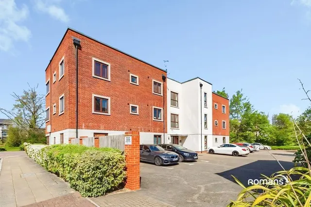 Hines Court, Basingstoke, RG24, photo 1