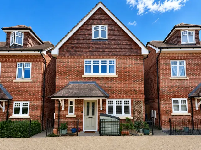 Stanton Court, Basingstoke, RG21, photo 1