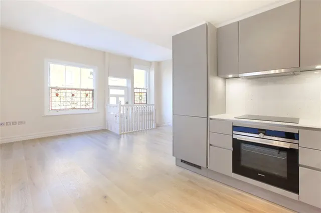 Clapham Common North Side, Battersea, SW4, photo 2