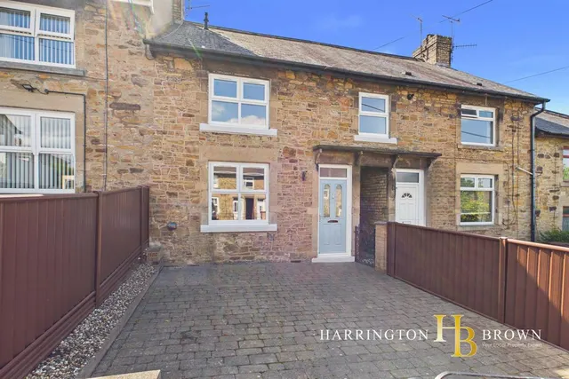St Marys Crescent, Blackhill, photo 1