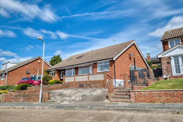 Biddenden Way, Istead Rise, Gravesend, DA13, photo 1