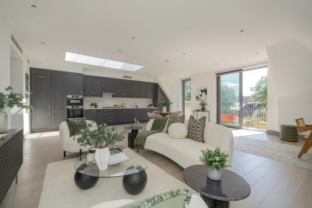 Photo 3 — Carlton Road, Ealing, W5
