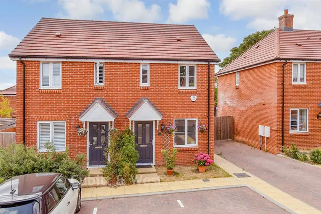 Windflower Chase, Worthing, BN13, photo 1