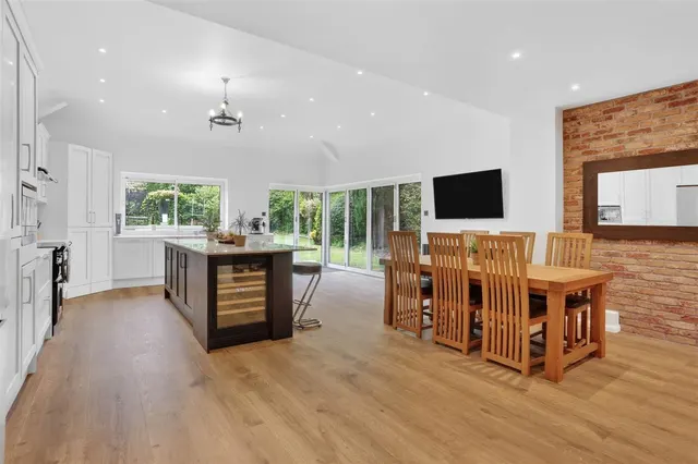 Photo 3 — Chiltern Road, Sutton, SM2 5RD