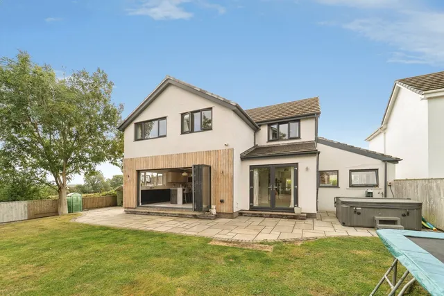 Clover Park, Haverfordwest, SA61, photo 1