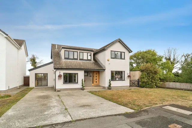 Clover Park, Haverfordwest, SA61, photo 2