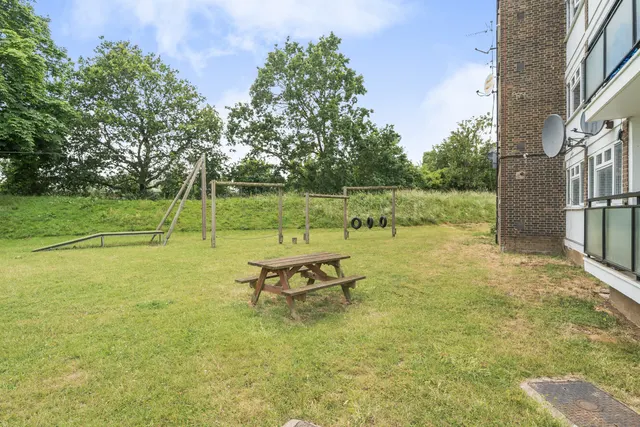 Photo 3 — Foxborough Gardens, Brockley, London, SE4