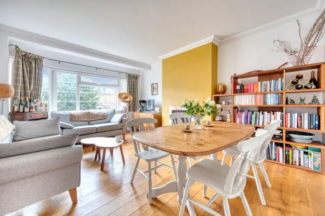 Photo 3 — Cranbourne Court, South Woodford