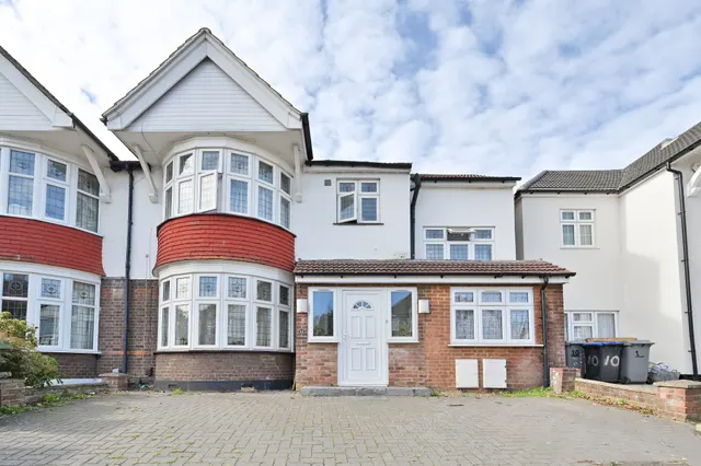 Harrow, HA3, photo 1