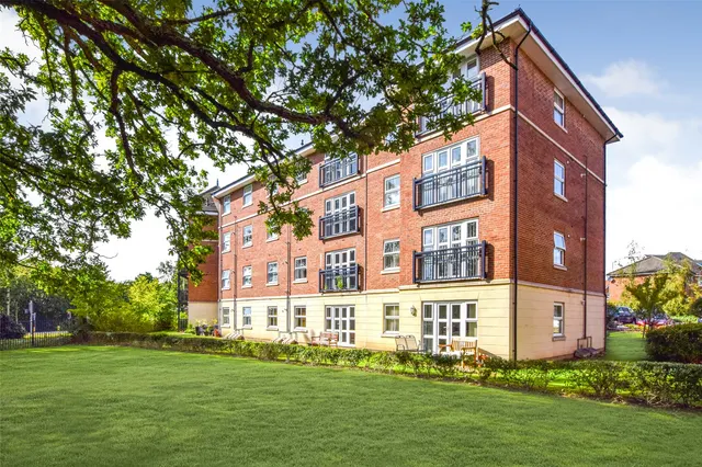 Honington Mews, Farnborough, Hampshire, GU14 6GE, photo 1