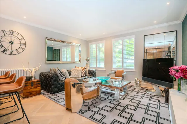 Photo 3 — Clevedon Road, Twickenham, TW1