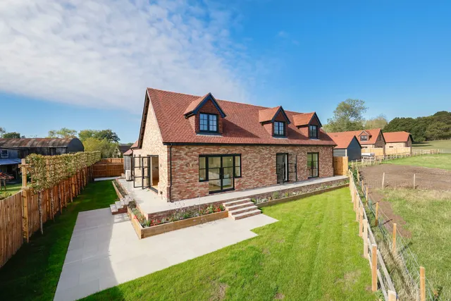 Old Farm Close, Charlwood, RH6, photo 1