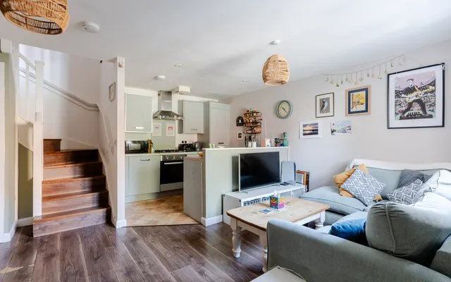 Azov Close, Horfield, BS7, photo 1