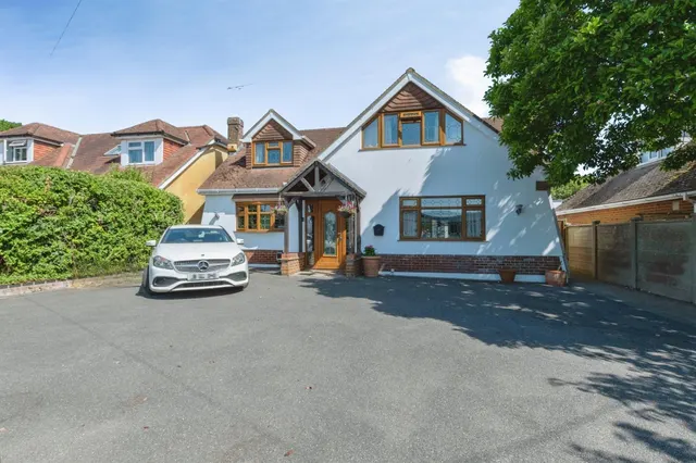 Christchurch Road, West Parley, Ferndown, photo 1