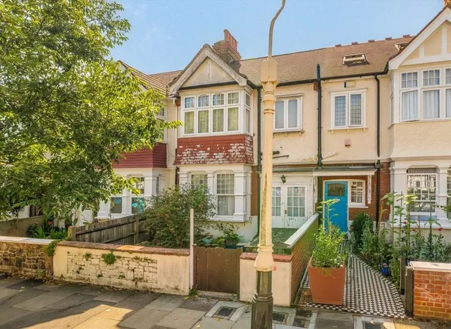 Bernard Avenue, Northfields, W13, photo 1