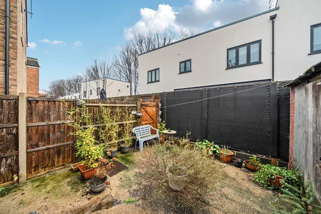 Photo 3 — Springbank Road, London, SE13