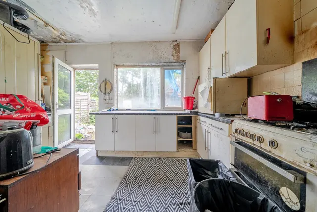 Photo 2 — Queen Anne Avenue, BR2