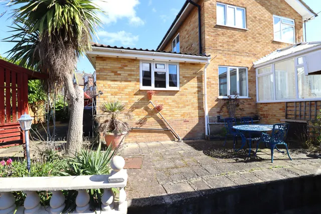 Photo 3 — Upper Lambricks, Rayleigh, Essex, SS6 8BP