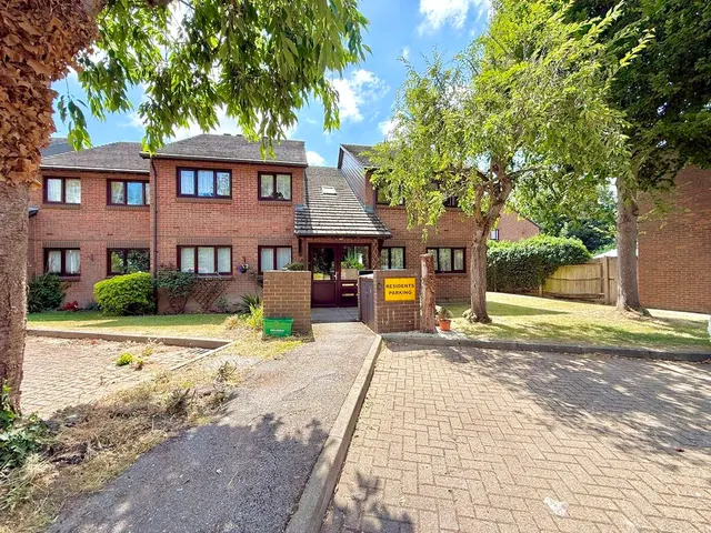 Longhedge, Dunstable LU5 4BL, photo 1