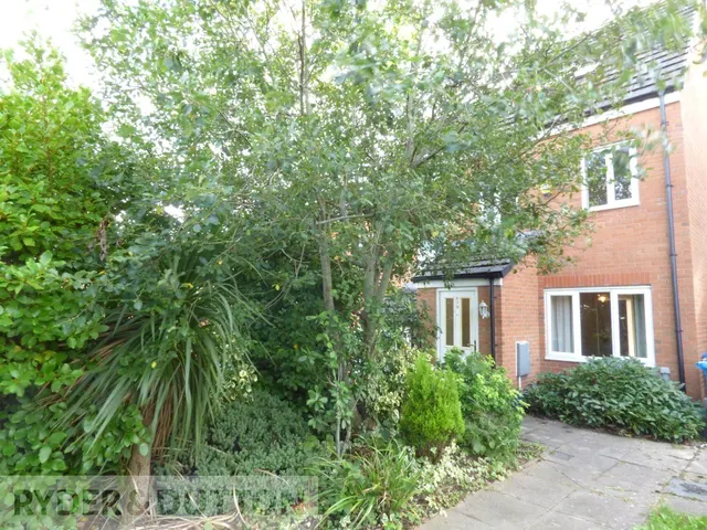 Sutherland Road, Heywood, OL10, photo 1