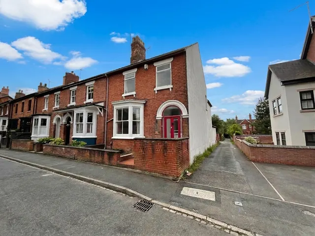 The Avenue, Stone, ST15, photo 1