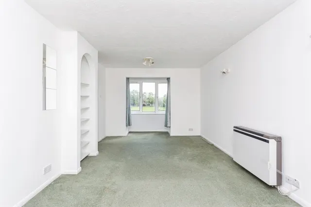 Photo 2 — Viewfield Close, Harrow