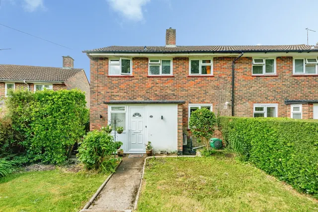 Hillcrest Close, Crawley, photo 1