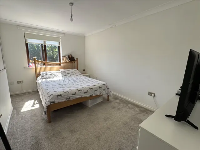 Photo 2 — Oak View, Wokingham, Berkshire, RG40 2AS
