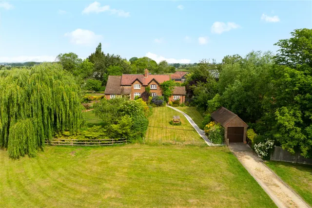3 bedroom house, The Green, Ilmer, HP27