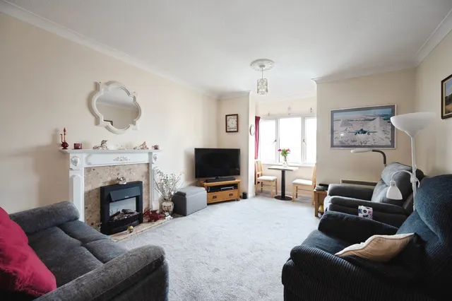 Staunton Avenue, Hayling Island, PO11, photo 2
