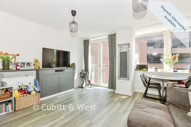 Farringdon House, Wood, RH19, photo 1