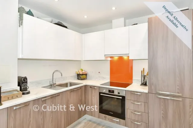 Farringdon House, Wood, RH19, photo 3