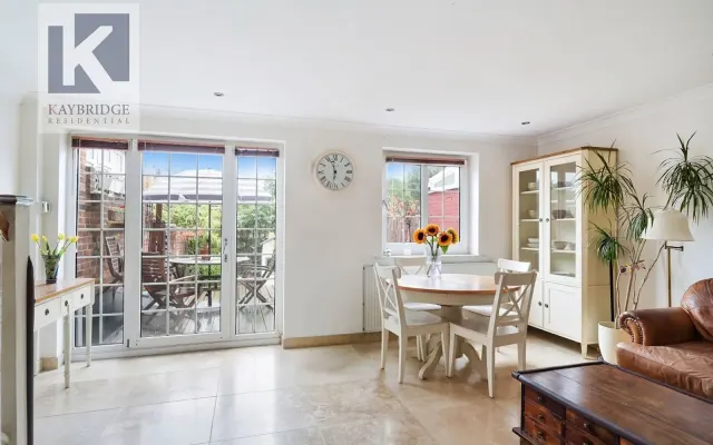 Photo 3 — Leas Close, Chessington, KT9