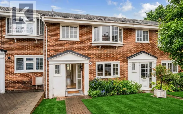 Leas Close, Chessington, KT9, photo 1