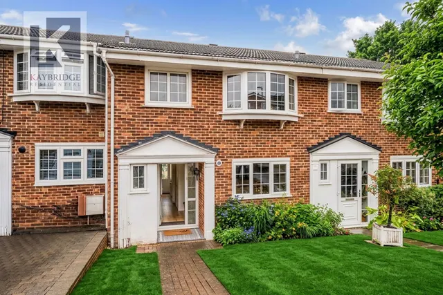 Leas Close, Chessington, KT9, photo 1