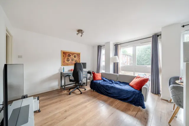 Photo 2 — Lovelace Gardens, Surbiton, KT6