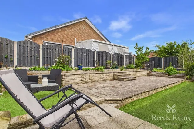 Photo 2 — Windsor Walk, South Anston, South Yorkshire, S25