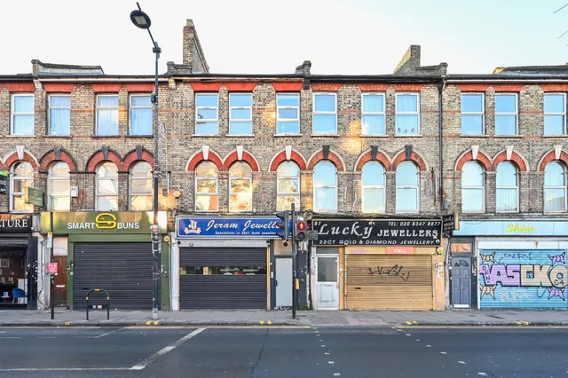 Photo 3 — Flat 1, 85 Turnpike Lane, London