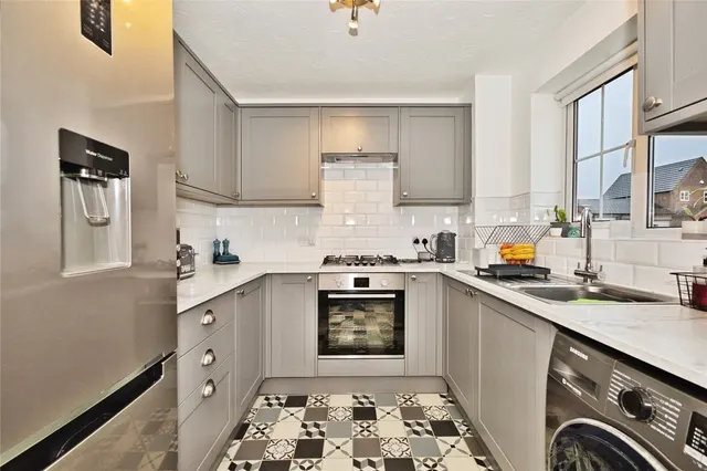 Glastonbury Court, Yeovil, BA21, photo 2