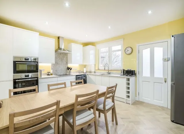 Grosvenor Road, Chiswick, W4, photo 3