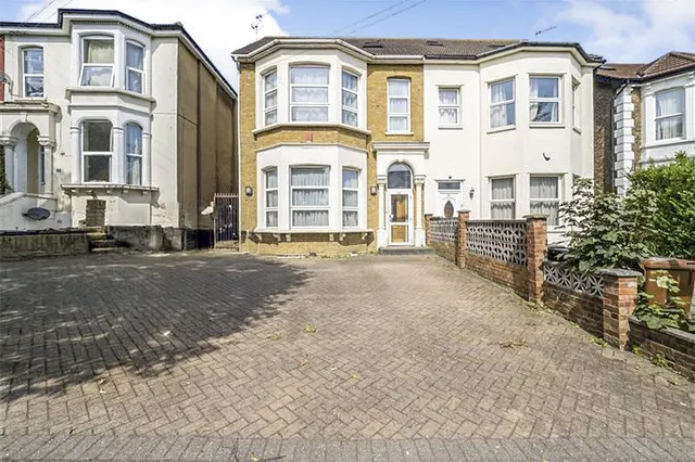 Fairlop Road, London, E11, photo 1