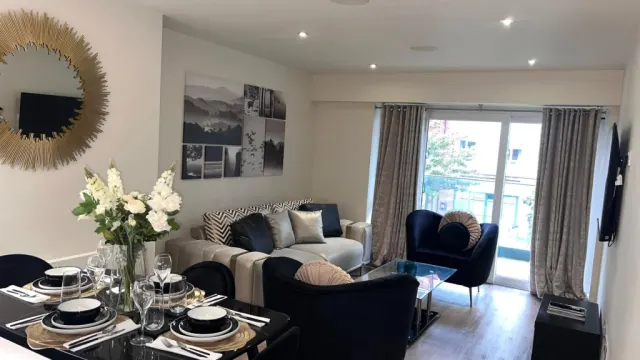 Boulevard Drive, Beaufort Park, NW9, photo 2