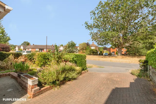 Little Heath Road, Woking, GU24, photo 3