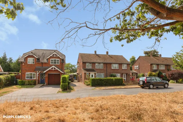 Little Heath Road, Woking, GU24, photo 1