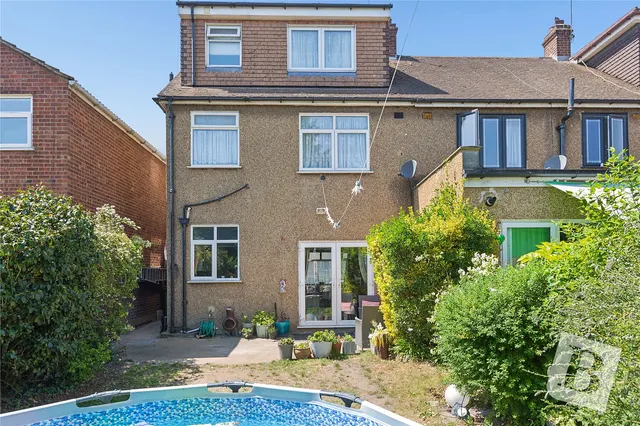 Albany Road, Chadwell Heath, RM6, photo 1