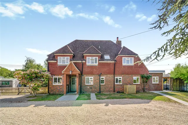 4 bedroom house, sq ft Family Home — 24ft Sitting Room, Hot Tub